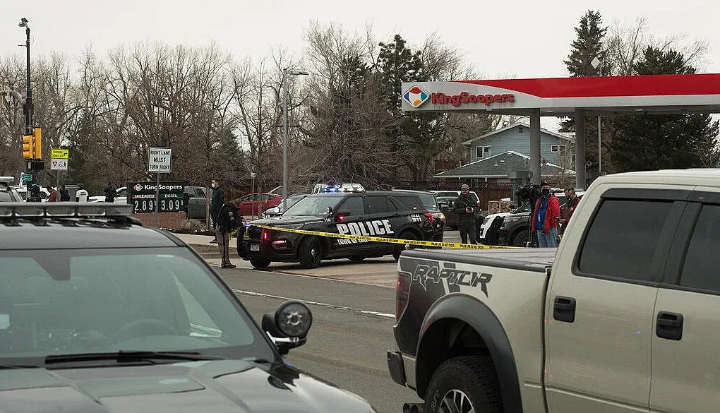 Касапница в Колорадо. Мъж застреля 10 в магазин