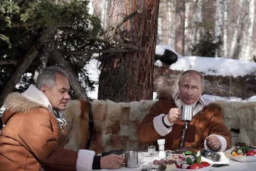 Путин качи любимия си министър във всъдеход/ВИДЕО/