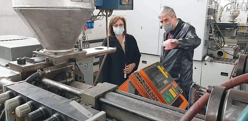 Нинова към бизнеса: Ще освободим фирмите от рекета
