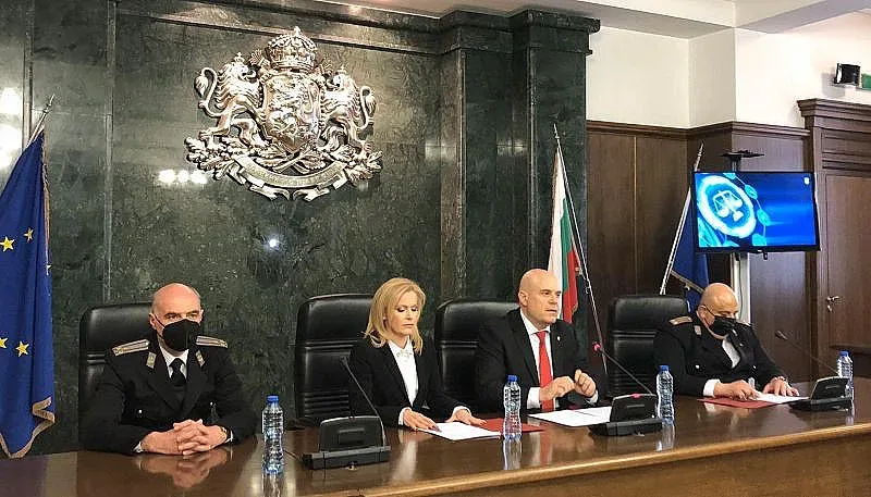 Шпионите превзели МО, разузнаването и парламента