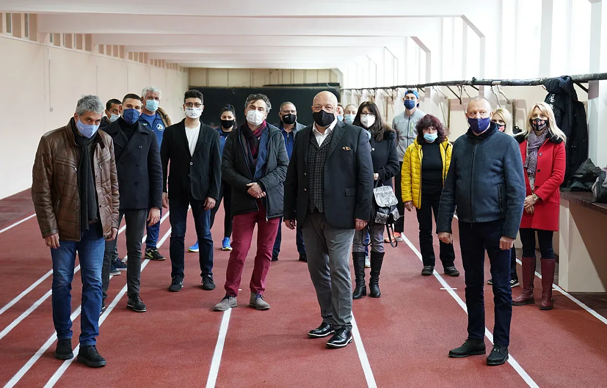 Красен Кралев откри обновената зала за атлетика в Русе