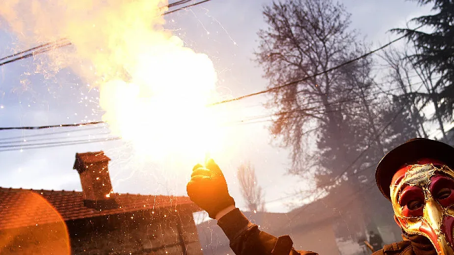 Глоби за пoдпaлвaчитe нa бългaрcкoтo знaмe