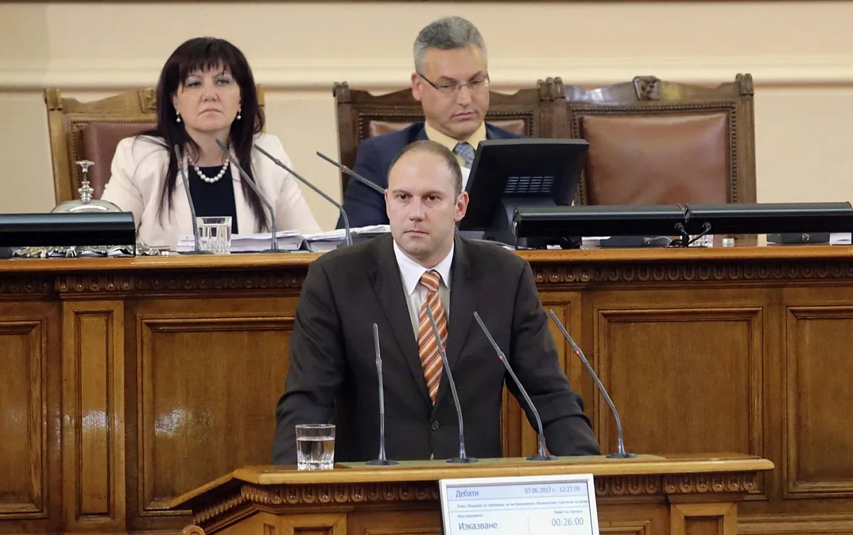Николай Цонков: Ангелов да подаде оставка