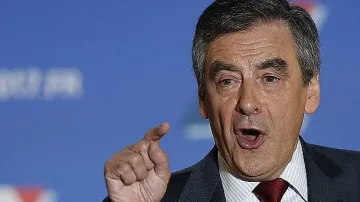 Бивш френски премиер вечеря с Путин. Защо?