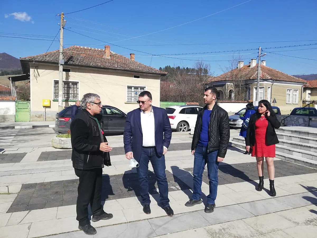 Маринов помага за моста при с. Новачене