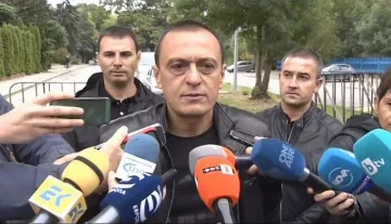 Нови разкрития за поръчката с икони и балони. Изплува "Промяната"