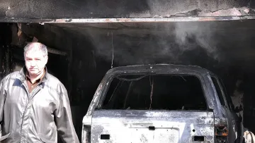 Горя кола на журналист. Нападение?