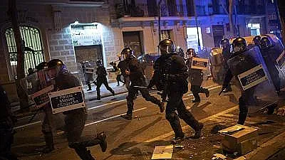 Граждани излязоха срещу полицията в Атина