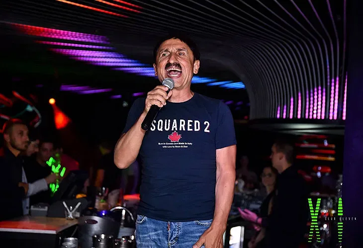 Мустака на народа пя за дамите, този път легално