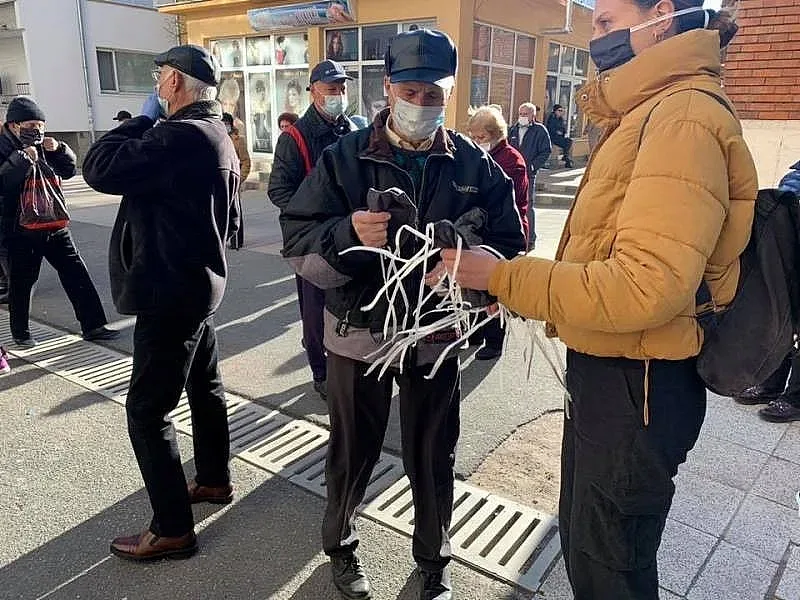 По-строги мерки във Враца, навън само с маска