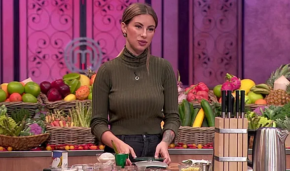 Секси готвачка се съблече в "Мастършеф" /Фото/