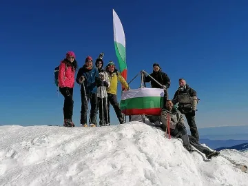Какво споделиха звездите ни за 3 март