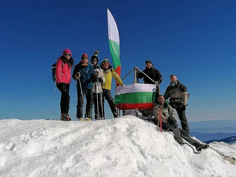 Какво споделиха звездите ни за 3 март