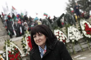 Караянчева: Да превъзмогнем егоизма си