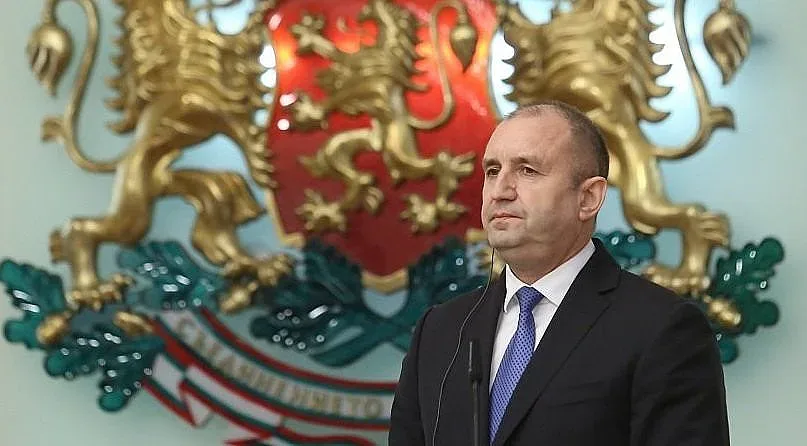 Радев и Караянчева пак се разминават на Шипка