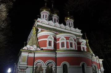 С камбанен звън грейна новото осветление на Шипченския манастир