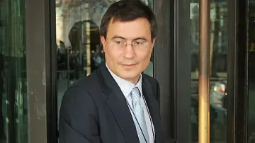 Шеф си гласува половин милиард долара заплата