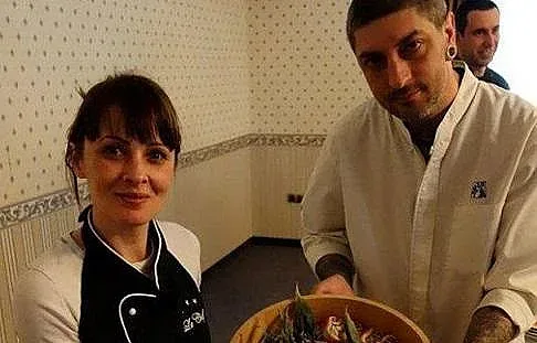 Шеф Михалчев и жена му се влюбват от пръв поглед