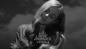 Виктория атакува световната сцена