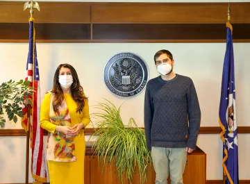 Мустафа на среща с бития на протестите журналист