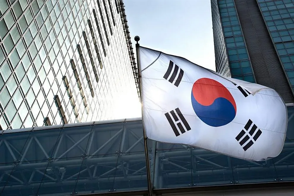 Севернокореец плува 6 ч. до Южна Корея