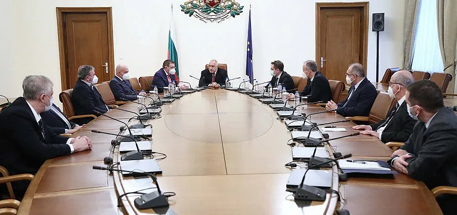 Последно! Отварят дискотеките в Деня на лъжата