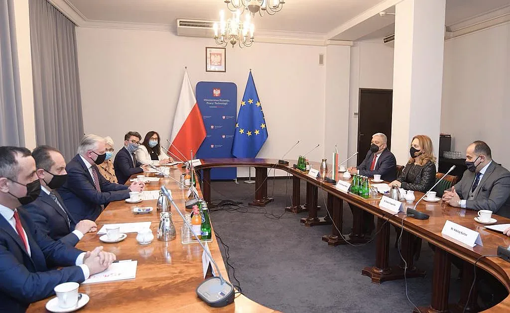 Николова кани полския бизнес