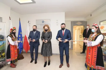 Николова откри представителство във Варшава