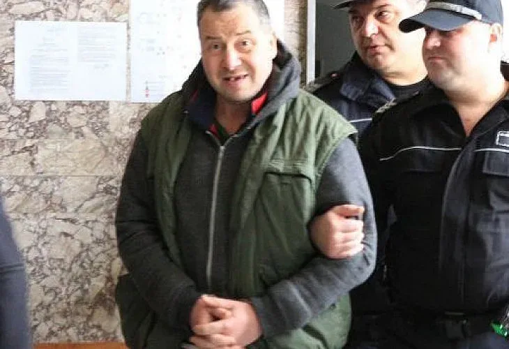 Продават дома на убиеца на Емил Шарков