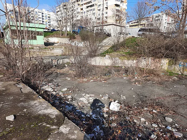 Терен в бургаския к-с „Меден рудник“ ще се замени с нещо полезно