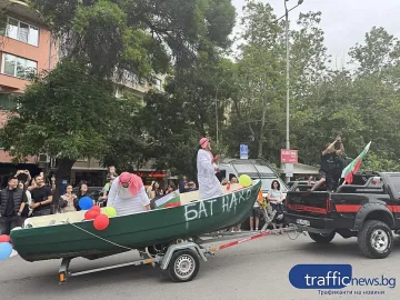 Абитуриент пристигна с лодка на бал в Пловдив, друг подкара бетоновоз