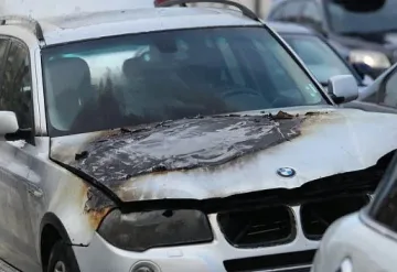 BMW изгоря на оживено кръстовище