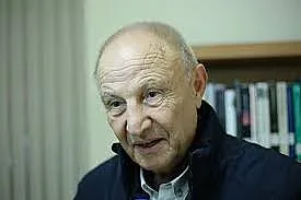 Професор: Българите в РСМ не смеят да изкарат колите си