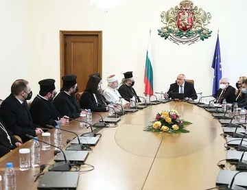 Кабинетът даде милиони за църкви и джамии