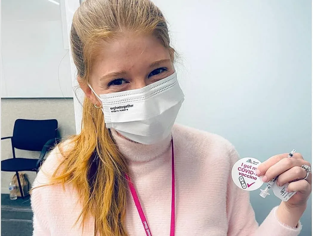 Голямата дъщеря на Бил Гейтс се ваксинира