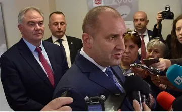 Радев удари Борисов за децата, но и го подкрепи