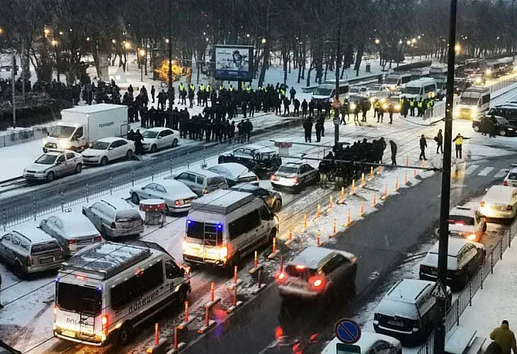 Спряха Луковмарш. Полиция раздели националиситите