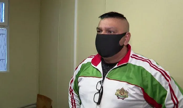 Семейството на шампион спи на пода