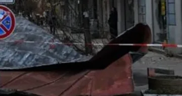 Адски тътен в Несебър.Покрив падна на булевард