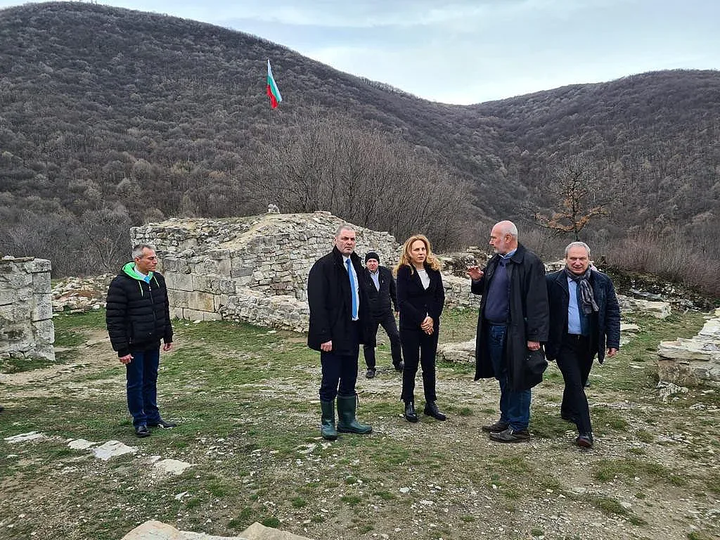 Николова с кампания за 6 от Чудесата на България