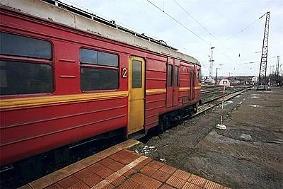 Две пътнички ранени от камъни, хвърлени по влак