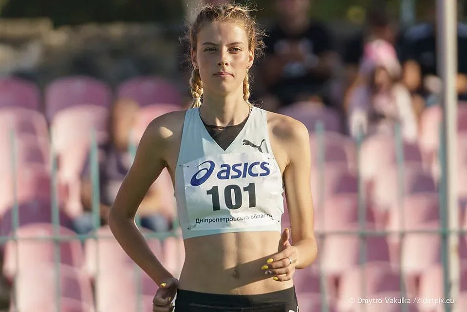 Украинка на 3 см от рекорда на Стефка Костадинова