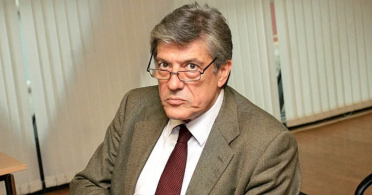 Радев прави паралелна предизборна кампания