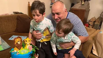 Борисов празнува ЧРД на Бойко младши