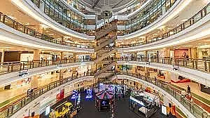 Моловете отварят: намаления и ново работно време