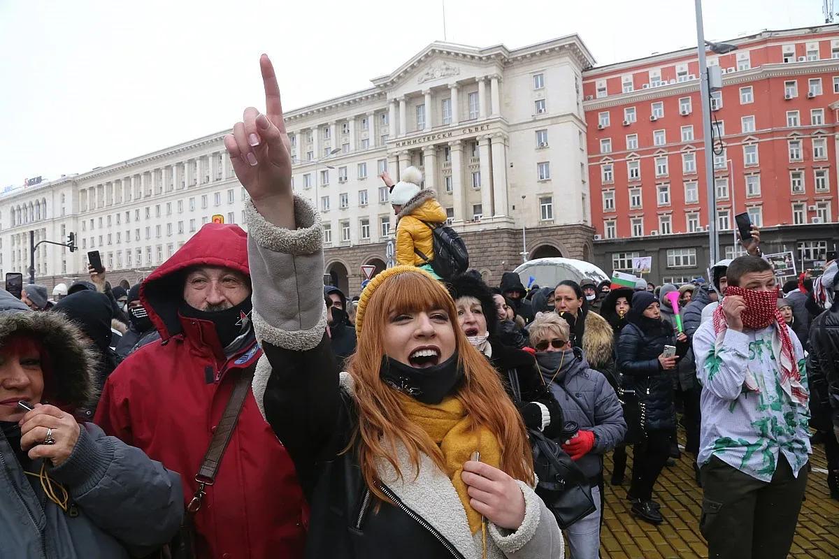 Ресторантьорите на протест с песни и танци