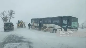 България под снежен похлупак (СНИМКИ)