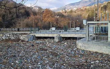 560 тона боклук извадиха от р.Искър