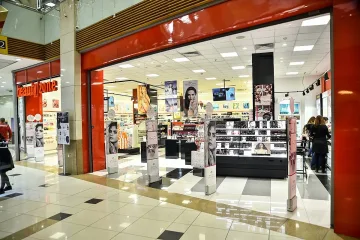 Козметичен гигант затваря 500 магазина