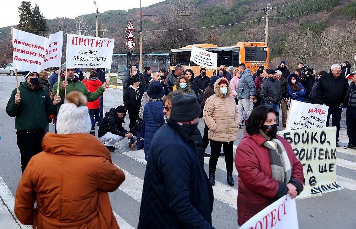 Протест блокира пътя към Самоков